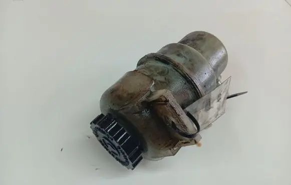 Chrysler Sebring (JS) Power steering fluid tank/reservoir 0678A