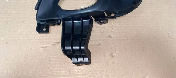 Mazda 3 I Front bumper lower grill