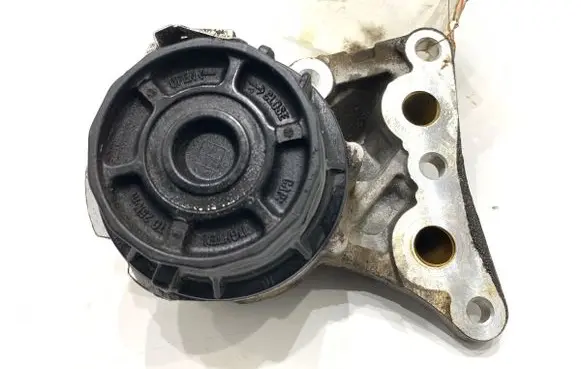 Lexus CT 200H Oil filter mounting bracket 