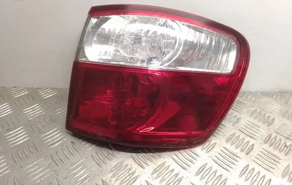 Toyota Avensis Verso Rear/tail lights