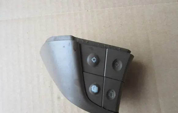 Steering wheel buttons/switches