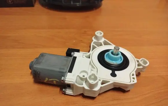 Rear door window regulator motor