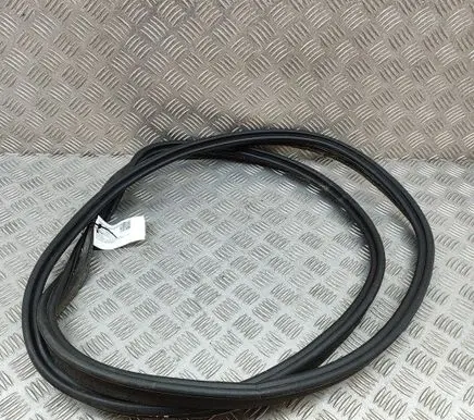 BMW 4 F32 F33 Trunk rubber seal (body) 8V3827705