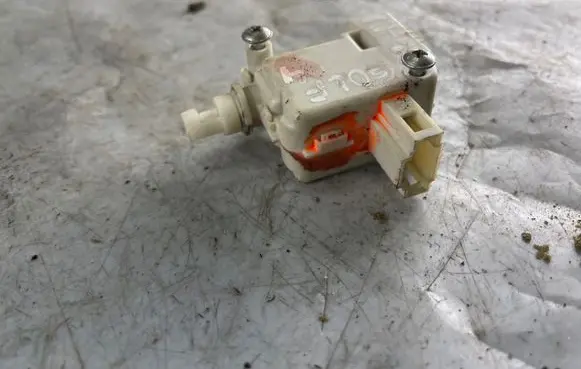 Volkswagen Golf IV Central locking motor 1j6862159a 3b0959781b