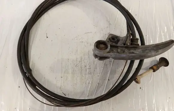 Engine bonnet (hood) release handle