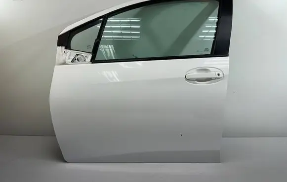 Toyota Yaris Front door 