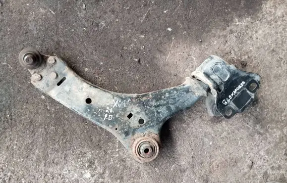 Volvo XC60 Front lower control arm/wishbone 8G9N3A052A