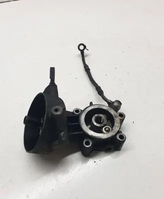 Nissan Pathfinder R51 Oil filter mounting bracket