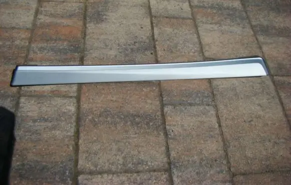 Dashboard glove box trim
