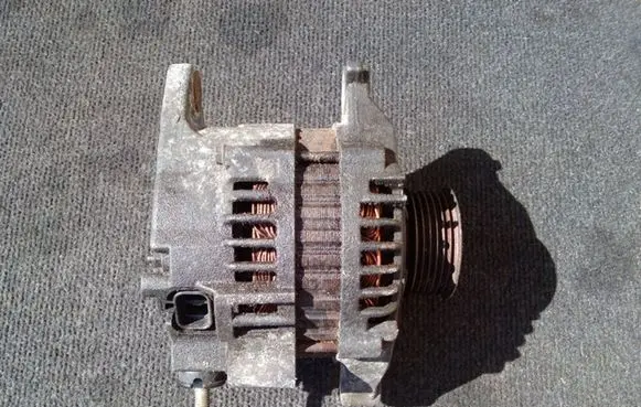 Nissan Almera N16 Generator/alternator