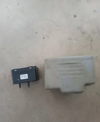 Mercedes-Benz GL X164 Central locking vacuum pump A2118000035 0008002548