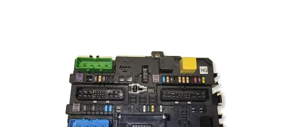 Opel Zafira B Fuse module 13206759