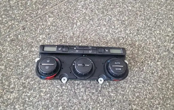 Skoda Octavia Mk2 (1Z) Climate control unit