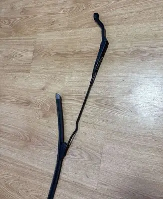Volvo S40, V40 Front wiper blade arm