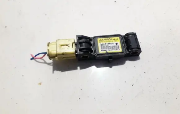 Mitsubishi Lancer Airbag deployment crash/impact sensor MN141004 W002T11071