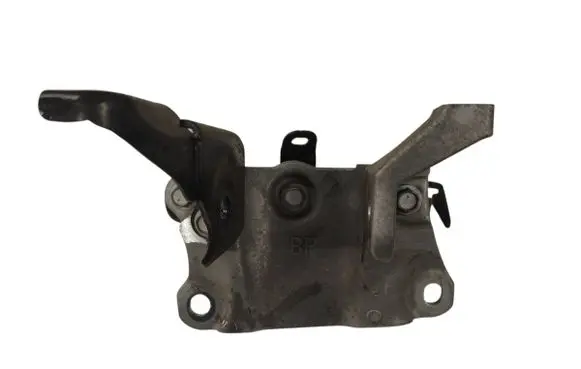 Toyota Camry VIII XV70 Engine mounting bracket