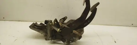 Subaru Legacy Pedal assembly 