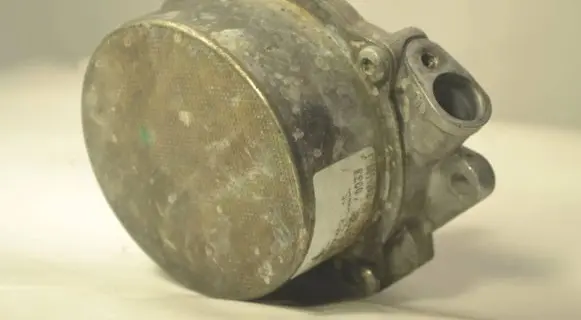 Volkswagen Touareg I Vacuum pump 057145100T 35947009001 051210033