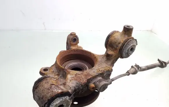 Rear wheel hub spindle/knuckle