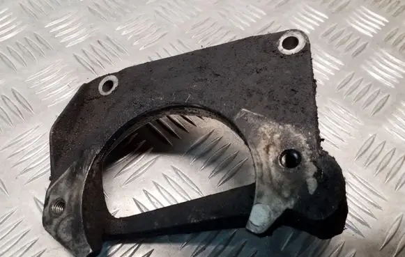 BMW 5 E60 E61 Engine mounting bracket 6761117