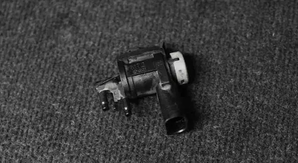 Audi A4 S4 B7 8E 8H Turbo solenoid valve 1K0906283A