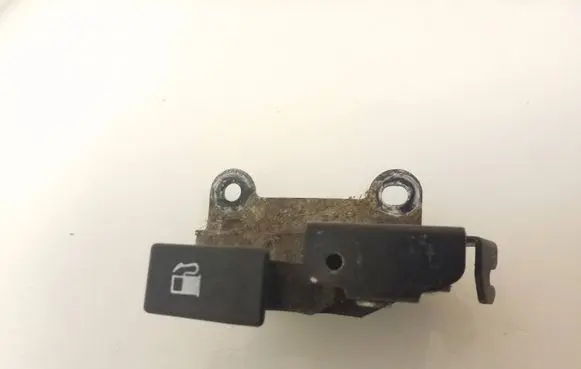 Subaru Outback (BS) Fuel tank opening switch 