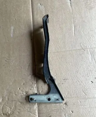 Audi A5 Sportback 8TA Fender mounting bracket 8T0821138A
