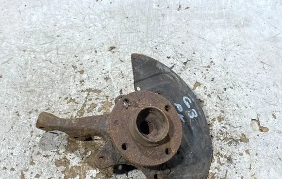 Volkswagen Golf III Front wheel hub spindle knuckle