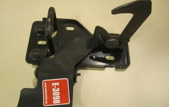 Volkswagen Touareg I Engine bonnet/hood lock/latch loop/hook 6Q0823480B