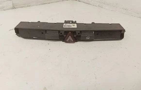 Opel Zafira B Hazard light switch 13100105