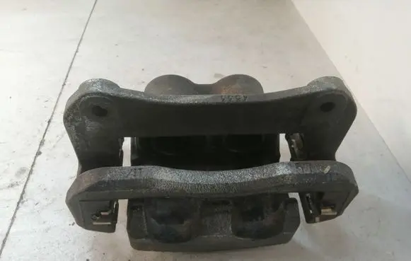 Toyota Prius (XW50) Front brake caliper 4533