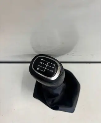 KIA Sportage Gear lever shifter trim leather/knob