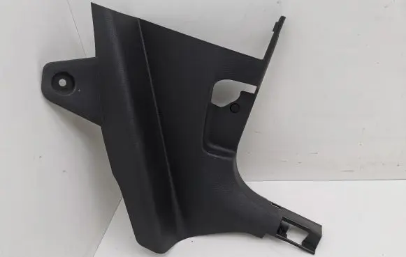 Foot area side trim