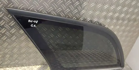 Toyota Avensis T250 Rear side window
