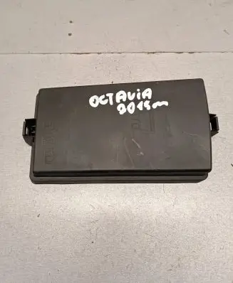 Skoda Octavia Mk3 (5E) Fuse box cover 5Q0937132B