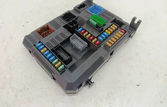 Peugeot 301 Fuse box set 9819849680