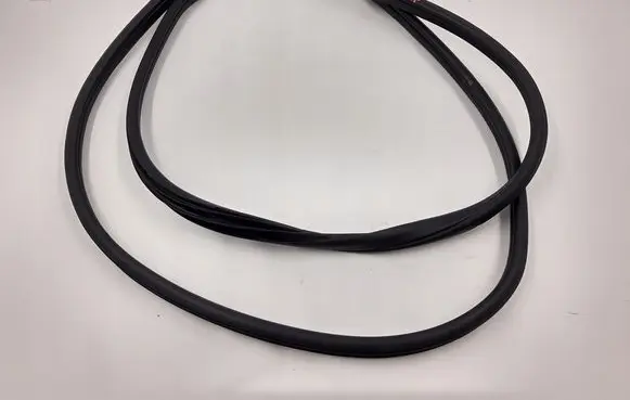 Suzuki Swift III Rubber seal front door (on door) 