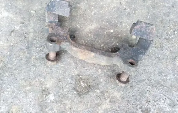 Skoda Octavia Mk2 (1Z) Front Brake Caliper Pad/Carrier 