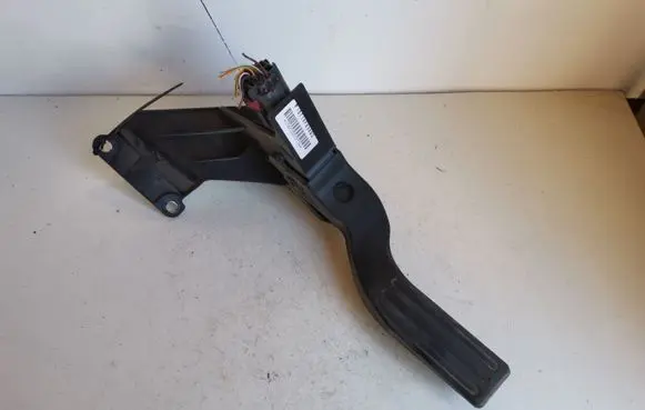 Ford Mondeo Mk III Accelerator throttle pedal XR8F9F832BD 1S719F836BD
