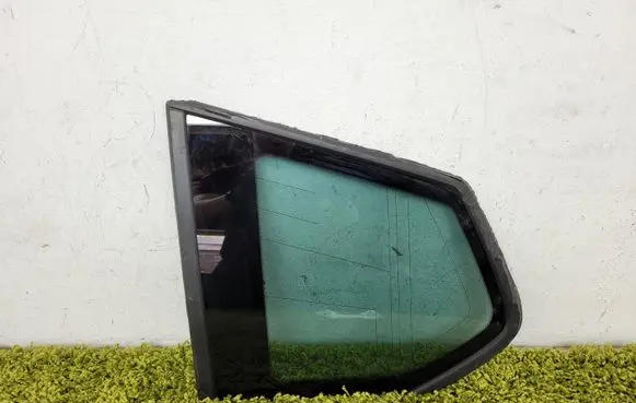 BMW X3 F25 Rear vent window glass 7205629