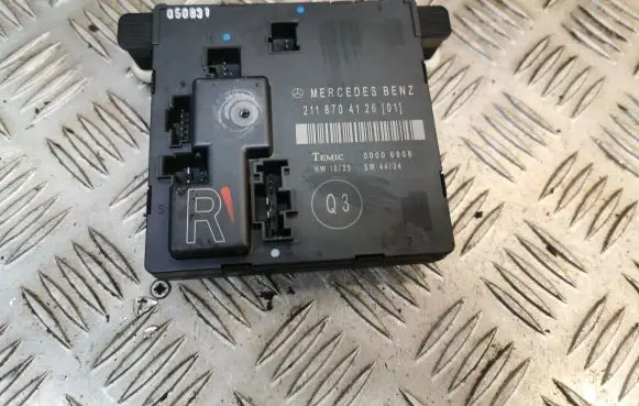 Mercedes-Benz E W211 Door control unit/module 2118704126 A2118704126