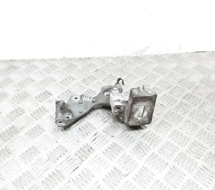 Engine mounting bracket