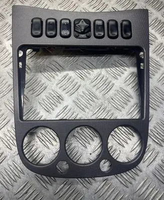 Mercedes-Benz A W168 Radio/GPS head unit trim 1686802136 1688203610 33010901