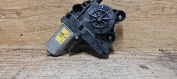 Volvo V70 Front door window regulator motor 970714101