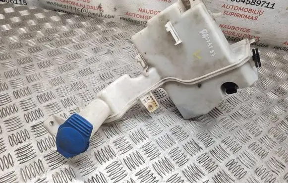 Volkswagen PASSAT B7 Windshield washer fluid reservoir/tank 3AA955453