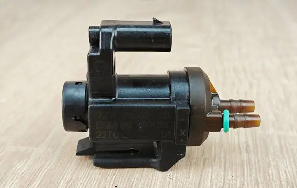 BMW 4 G22 G23 G24 G26 Vacuum valve 8570591