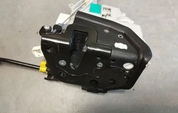 Audi A5 Sportback 8TA Front door lock 8J1837016F