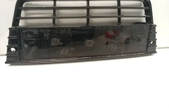 Ford Focus Front bumper lower grill BM5117K945F
