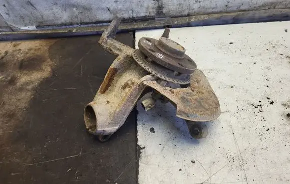 Volkswagen Golf IV Front wheel hub 