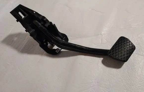 BMW X5 G05 Clutch pedal 68731126873112